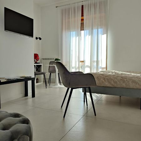 Bed and Breakfast Oasi Al Centro Con Parcheggio Салерно Экстерьер фото