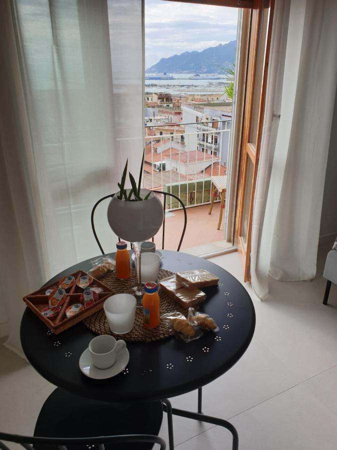 Bed and Breakfast Oasi Al Centro Con Parcheggio Салерно Экстерьер фото