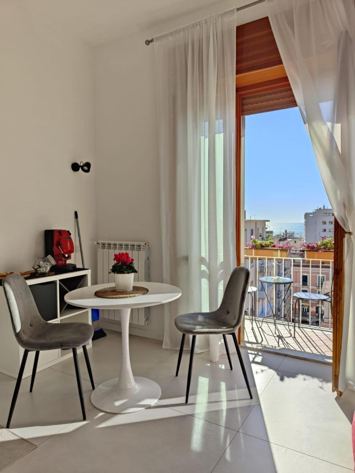 Bed and Breakfast Oasi Al Centro Con Parcheggio Салерно Экстерьер фото